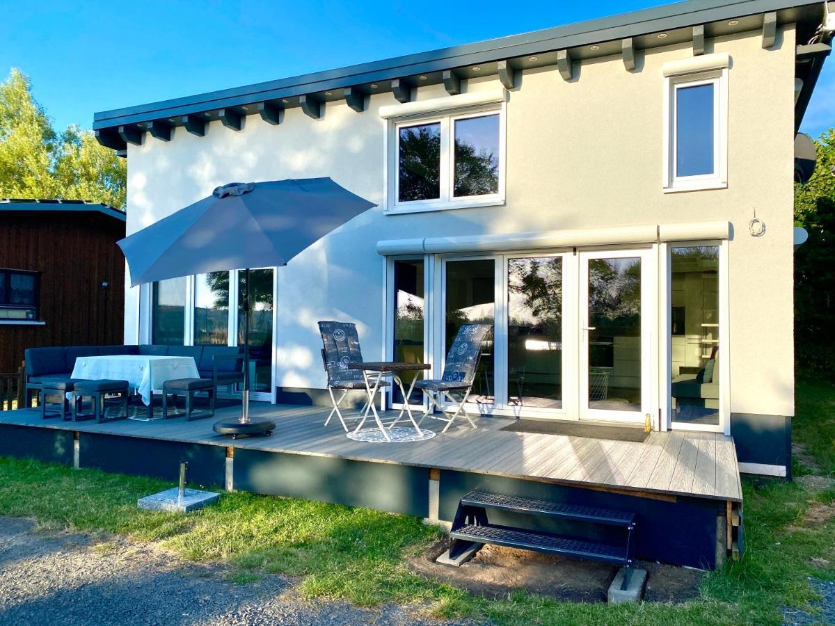 House Of Happiness Mit Seeblick Hungen Eksteriør bilde